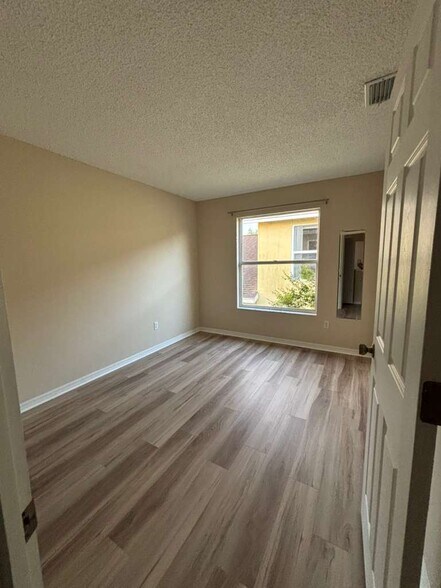 Building Photo - 2981 Viscount Cir
