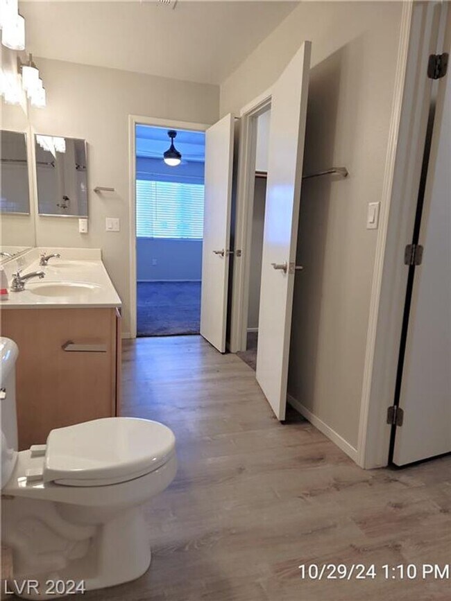 Building Photo - SECOND-FLOOR UNIT IN A GATED SOUTHWEST COM...