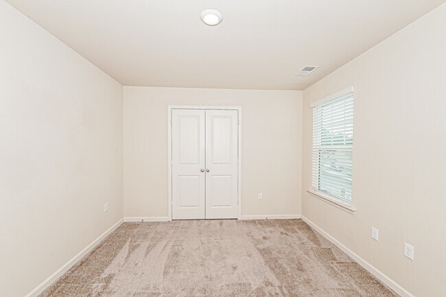 Building Photo - 6061 Rainbow Row