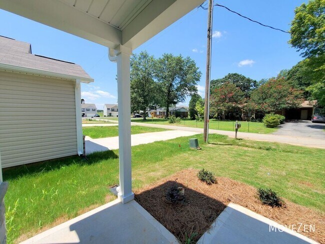 Building Photo - 161 Davis Dr