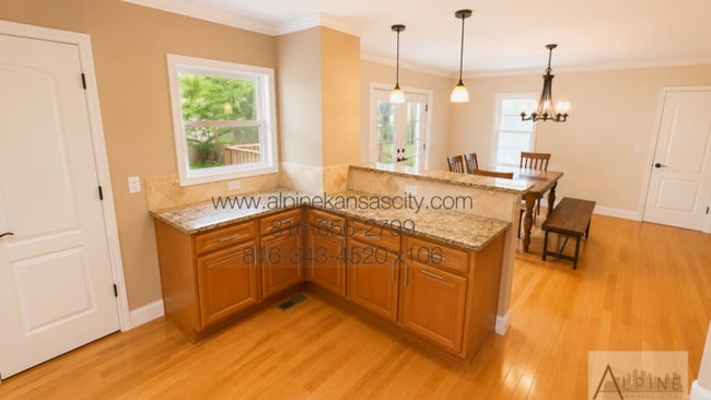 Building Photo - Beautiful Home Near Brookside