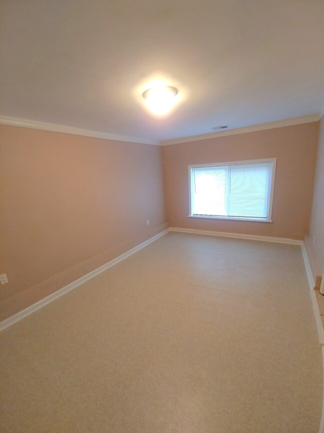 Master Bedroom - 1538 Lillian Ln