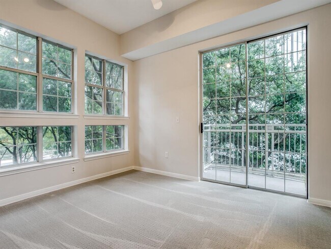 Building Photo - 3225 Turtle Creek Blvd