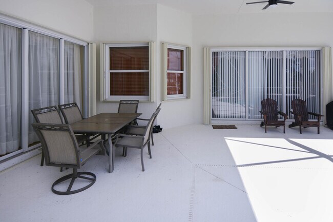 Building Photo - 4676 Manderly Dr