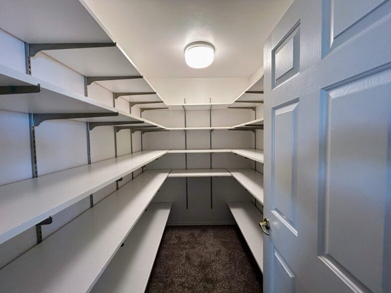 Building Photo - 825 4300 N