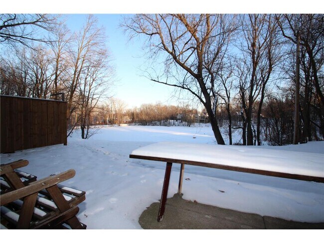 Building Photo - 5545 Shorewood Ln