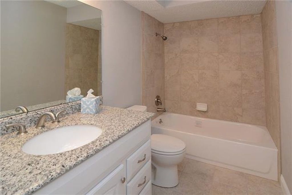 Building Photo - 925 Baldwin St