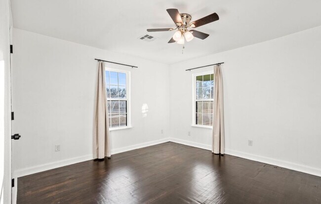 Building Photo - 117 S Vann St