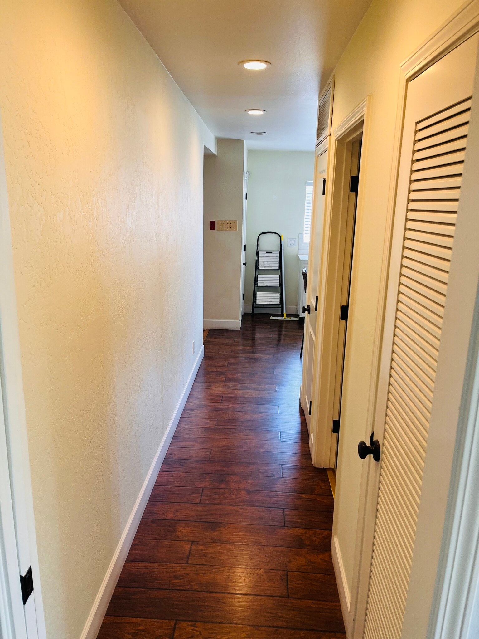 Building Photo - 233 Cherry Way