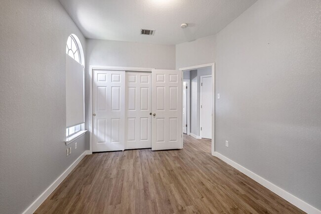 Building Photo - Beautiful & Convenient 3 Bedroom, 2 Bath Home in North Austin