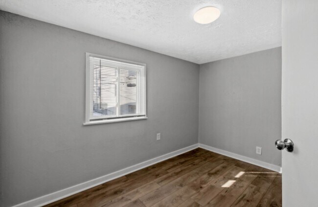 Building Photo - 2701-2703 Oakley Way (Full Service)