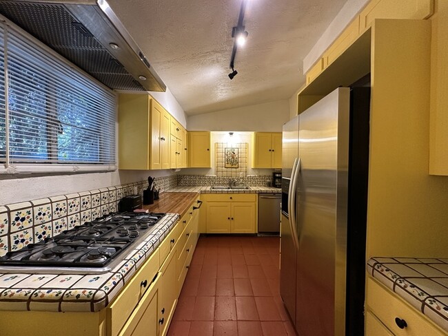 Building Photo - 228 N 4th Ave