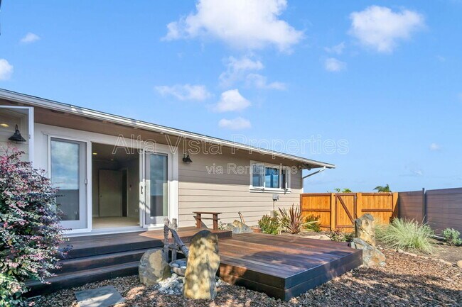 Building Photo - 5940 La Jolla Mesa Dr