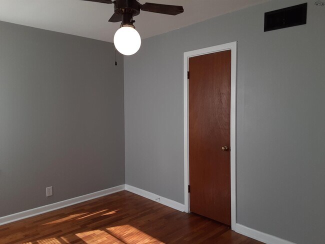 Building Photo - 1214 Glidewell Ave