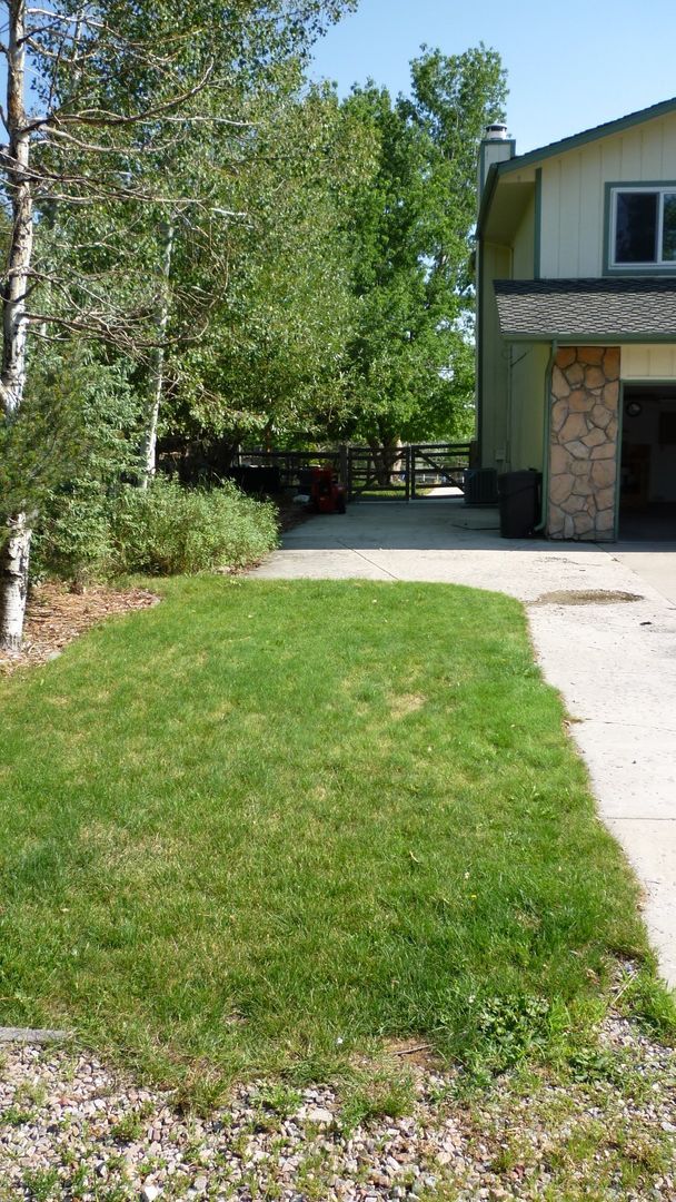 Building Photo - Parker Home in The Pinery!!