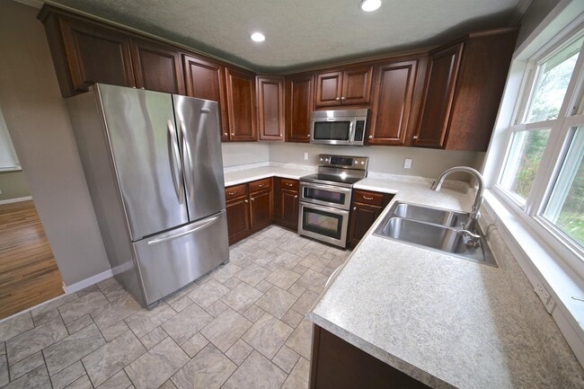 Building Photo - 3801 W Woodyard Rd