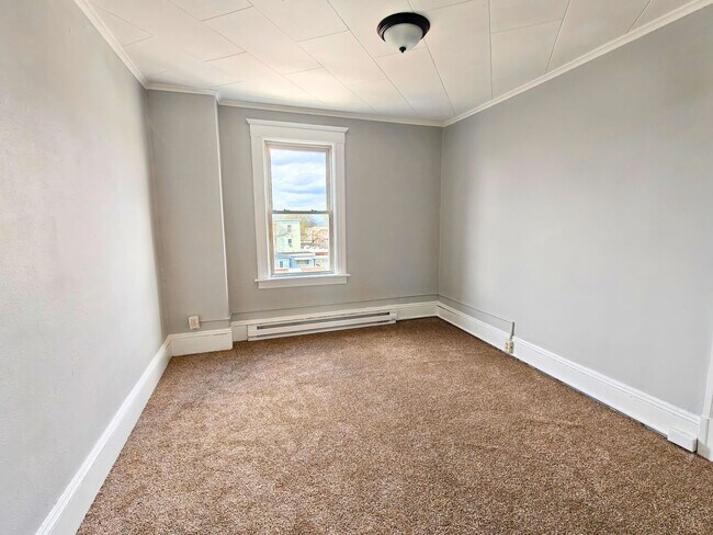 Building Photo - 21 Dale St