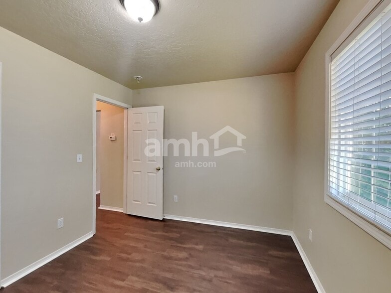 Building Photo - 7702 Bridgeport Dr