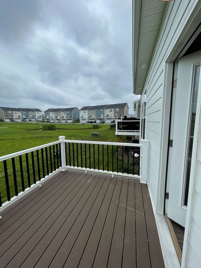 Building Photo - Spacious Home in Westhill Community