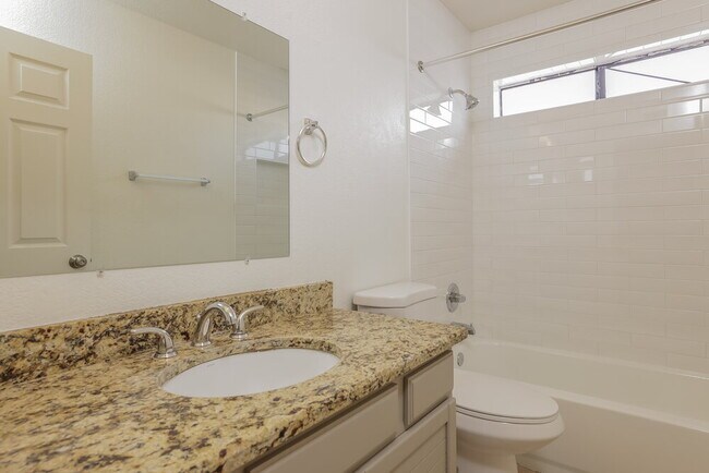 Building Photo - 14826 N Briarwood Dr