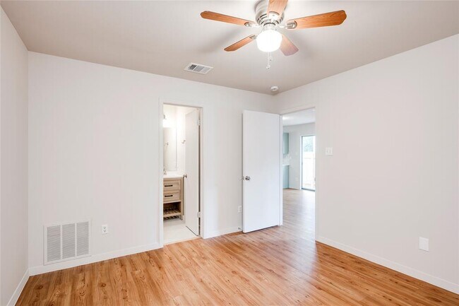 Building Photo - 8110 Willet Trail