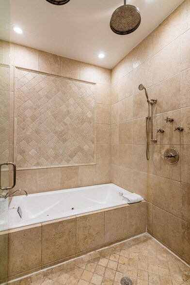 Building Photo - 2947 W Logan Blvd