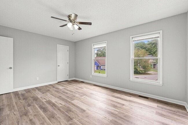 Building Photo - 8066 Woodlake Dr