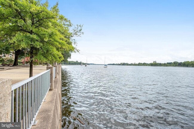 Building Photo - 560 N Street SW Unit UNIT N409