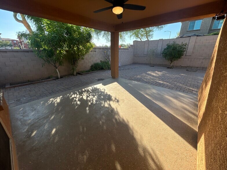 Building Photo - 10765 W Avenida del Rey