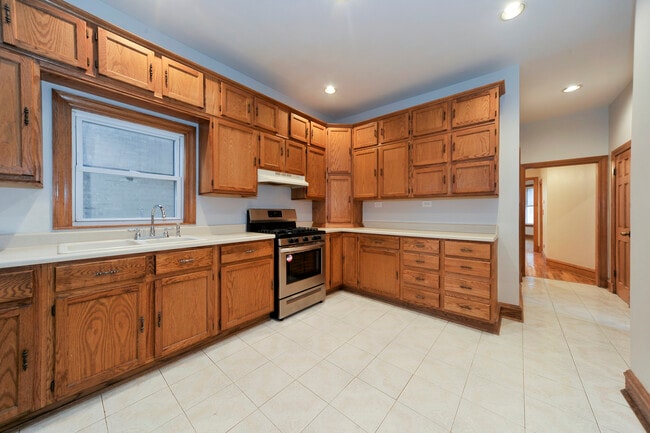 Building Photo - 1943 N Kedvale Ave