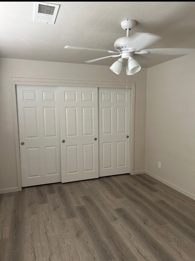 Building Photo - 1074 S Jordan Way