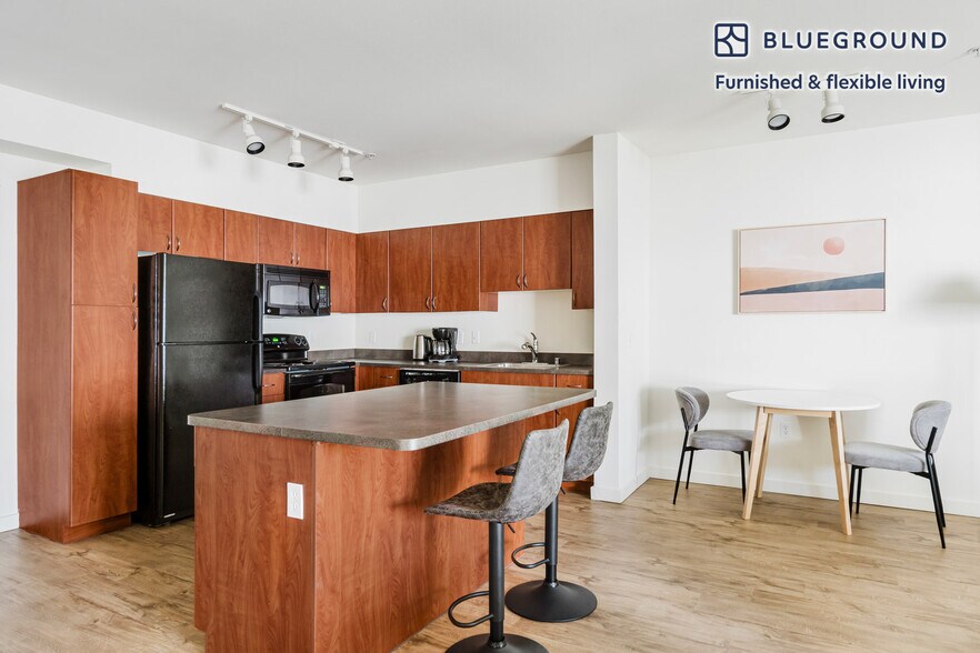 Building Photo - 362 Bellevue Way NE