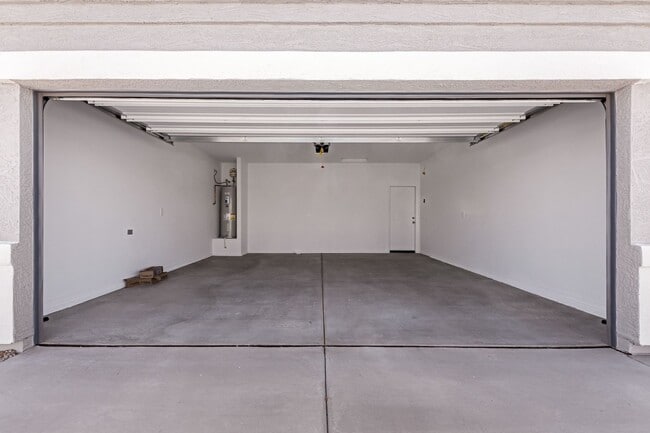 Building Photo - Brand New - Never Lived In 3 Bedroom / 2 B...