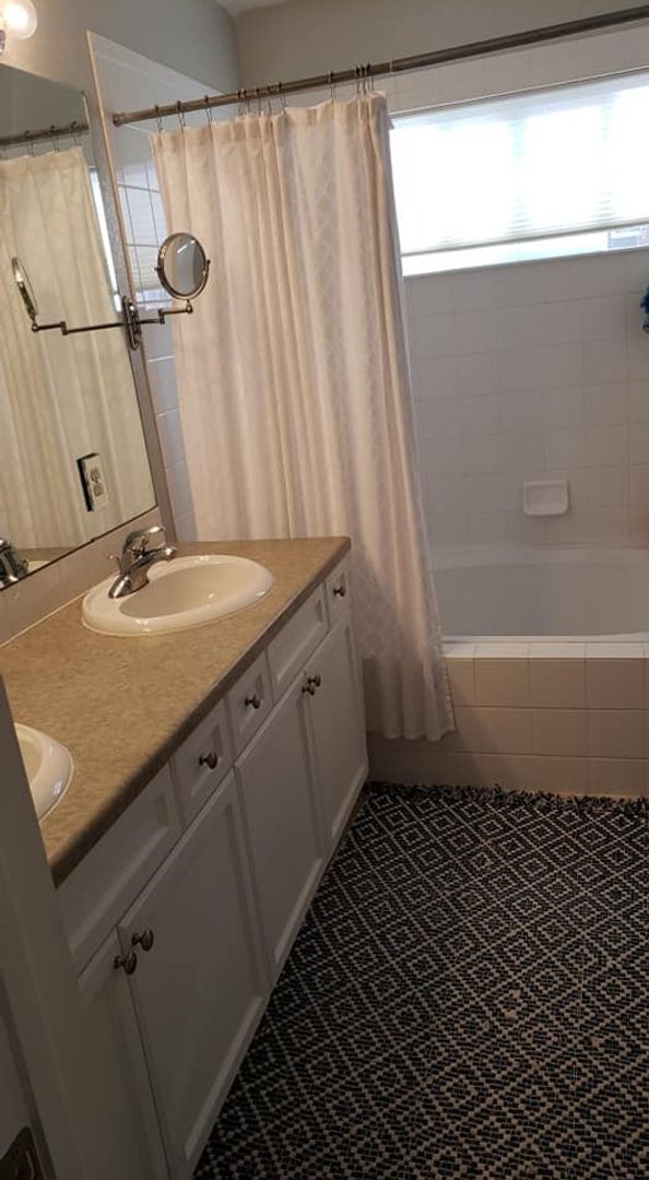 Building Photo - 3 Bedroom Home in desirable Meadows Neighborhood- Community Pool Access at the Grange!