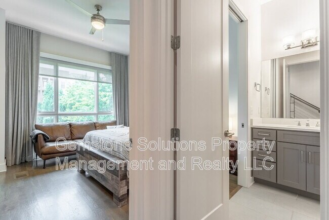 Building Photo - 815 Melpark Ct