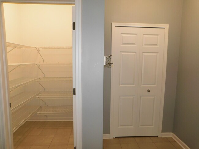 Building Photo - 4251 Lilac Ln