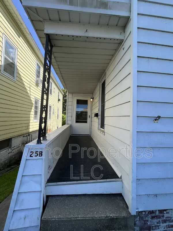 Building Photo - 25 William St