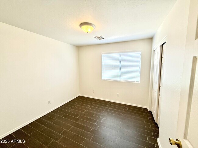Building Photo - 13740 W Keim Dr