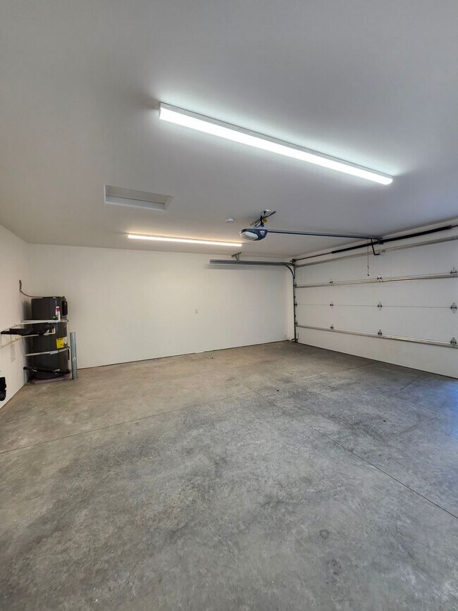 Building Photo - 3330 S Nelson Pl