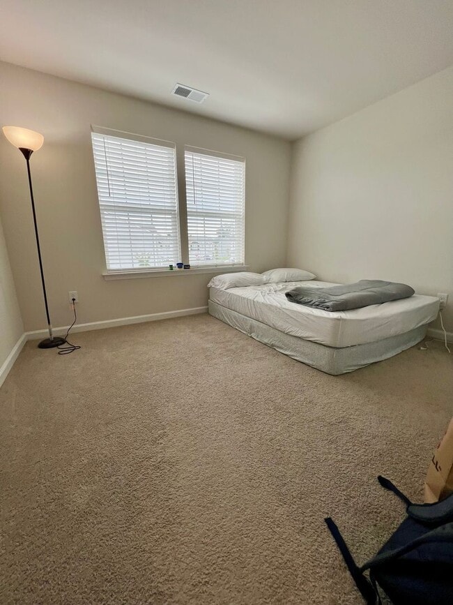 Building Photo - Stunning 4-Bed Townhome in Quakertown! Ava...