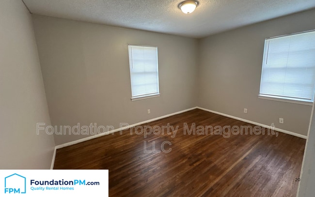 Building Photo - 1645 Kilarney Ave