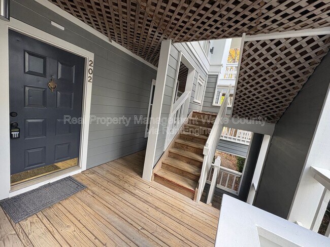 Building Photo - 700 Bishops Park Dr