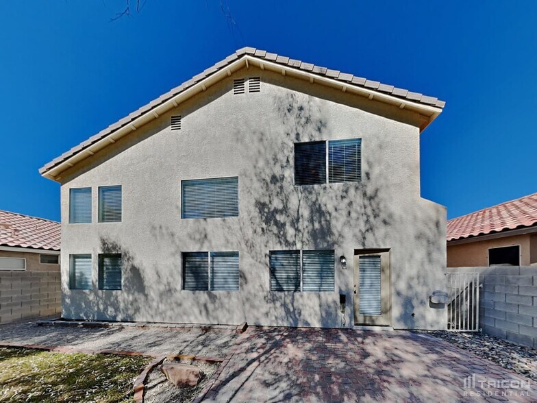 Building Photo - 1933 Desert Sage Ave