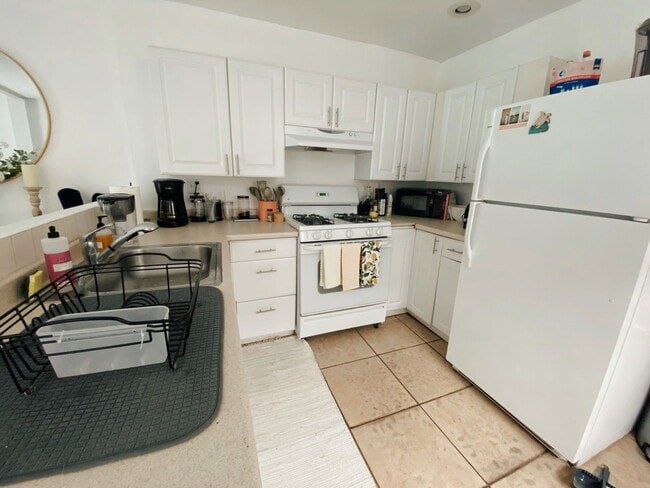 Building Photo - 1528 Bainbridge St