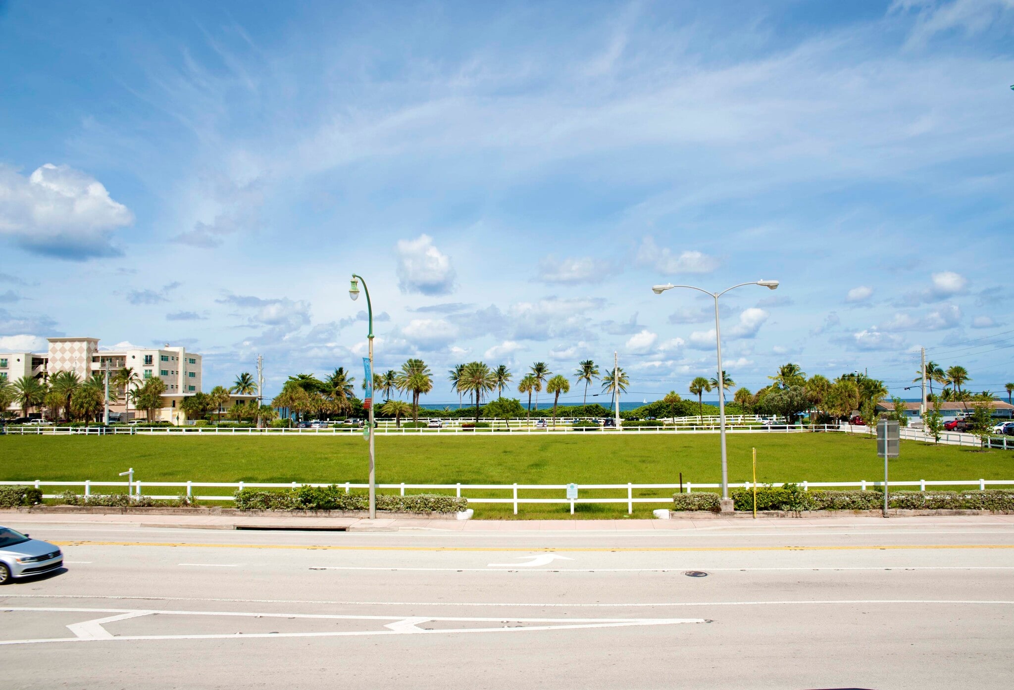 Building Photo - 4051 N Ocean Dr