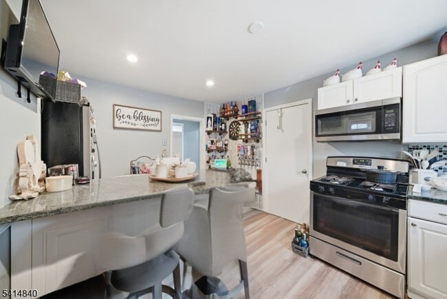 Building Photo - 94 S 21st Ave