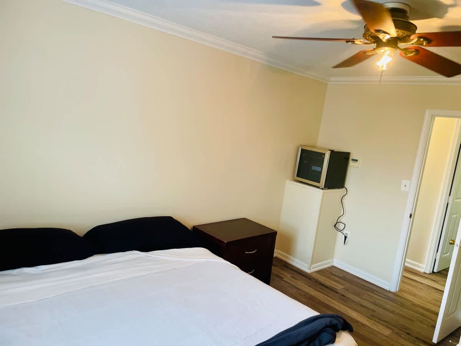 Building Photo - 14380 Calvert St