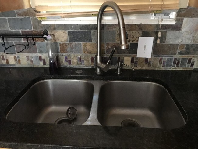 Building Photo - 1225 Zenith Ave