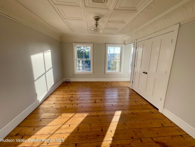 Building Photo - 536 Columbia St