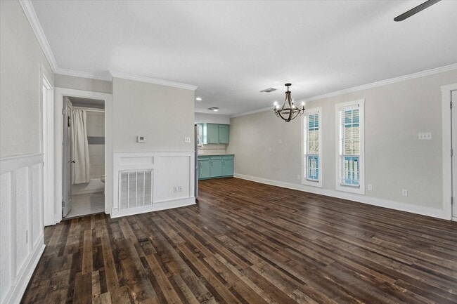 Building Photo - 606 Warsaw Dr